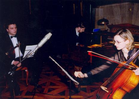 Występ tria w składzie; Jakub Gurowski (skrzypce), Barbara Mozgiel (wiolonczela), Daniel Eibin (fortepian)